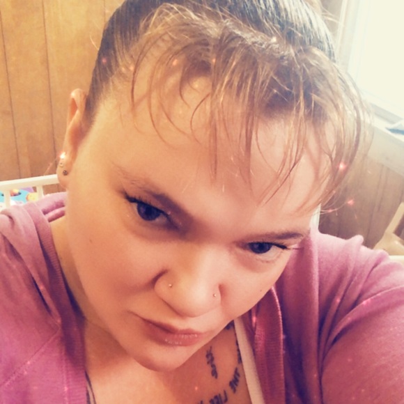 Meet your Posher, Becky WILL TAKE OFFERS CLOSING - Picture 3 of 4